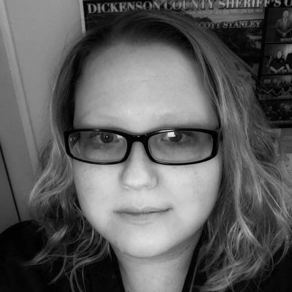 Meet your Posher, Amanda - Picture 1 of 1